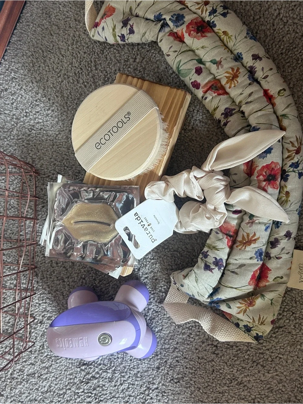Pura Vida & EcoTools Home Spa Gift Set in Cream Floral gift set